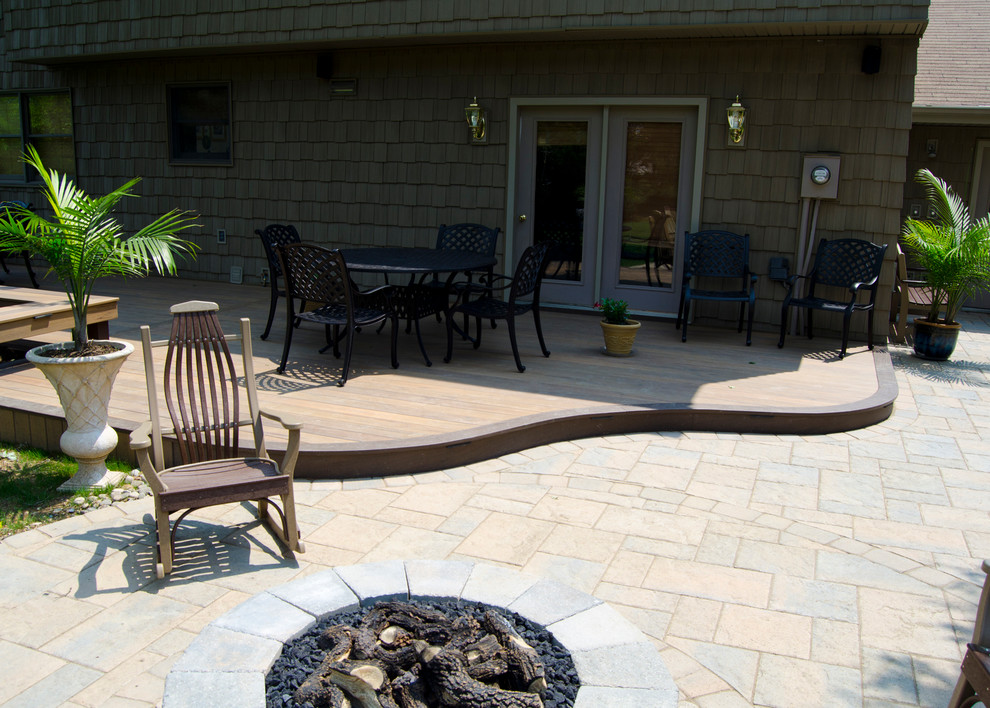 Design ideas for a mid-sized traditional backyard patio in Philadelphia with a fire feature.