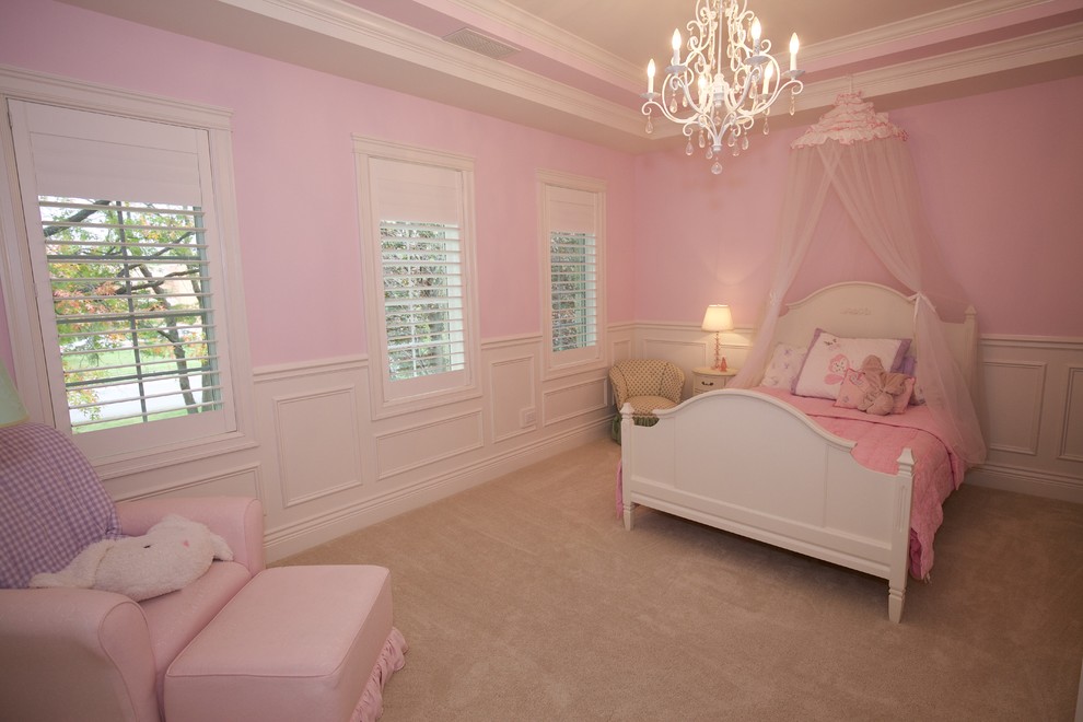 Mid-sized traditional bedroom in Chicago with pink walls, carpet and no fireplace.