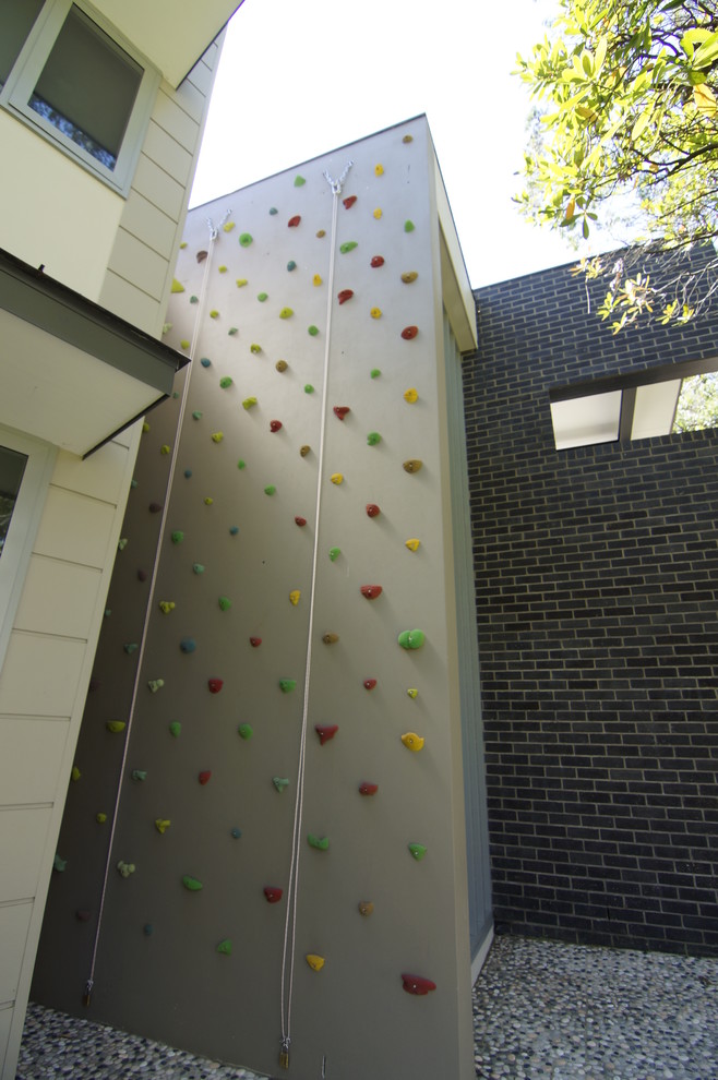 This is an example of a contemporary home climbing wall in Sydney.