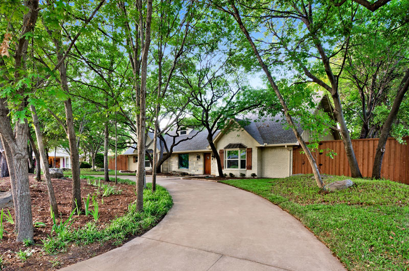 Home design - traditional home design idea in Dallas