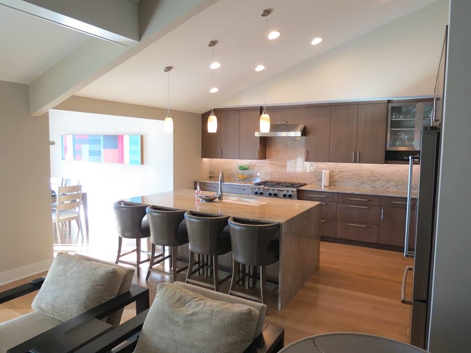 Kitchen - transitional kitchen idea in Omaha