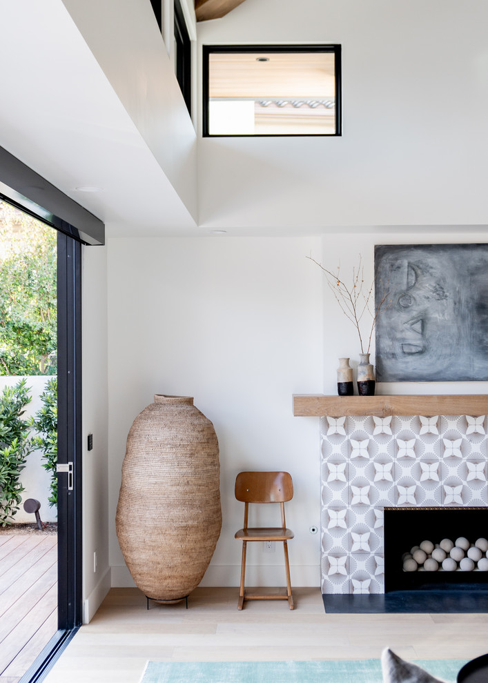California Modern - Inspiration for a mediterranean home design remodel in Orange County