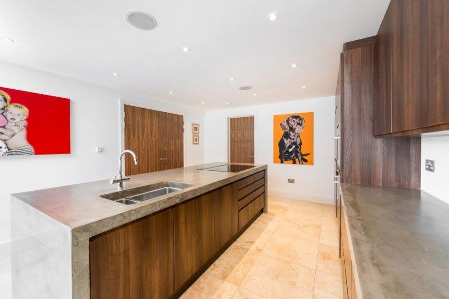 Kitchen - transitional kitchen idea in Miami