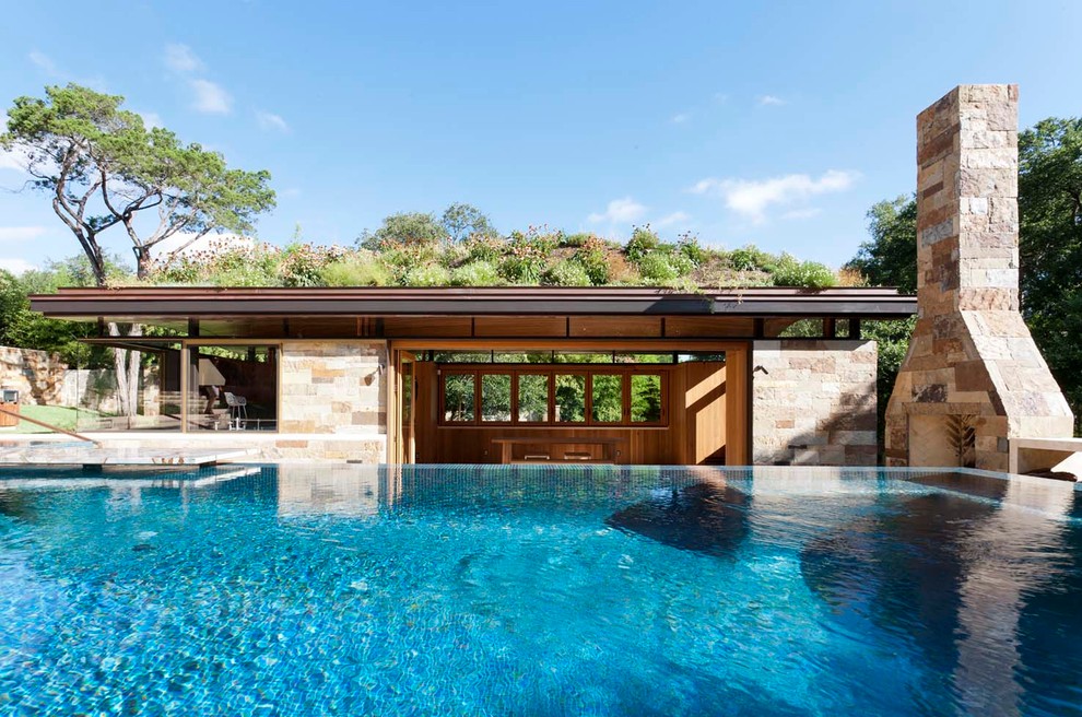 Photo of a midcentury pool in Austin.