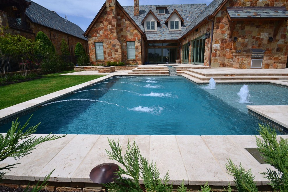 Photo of a modern pool in Dallas.