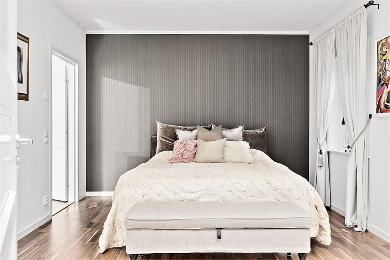 Inspiration for a transitional bedroom in Gothenburg.