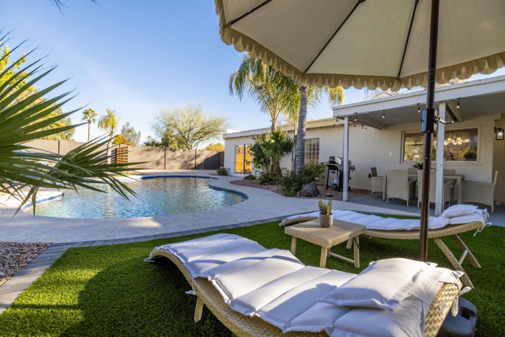 Example of a transitional pool design in Phoenix