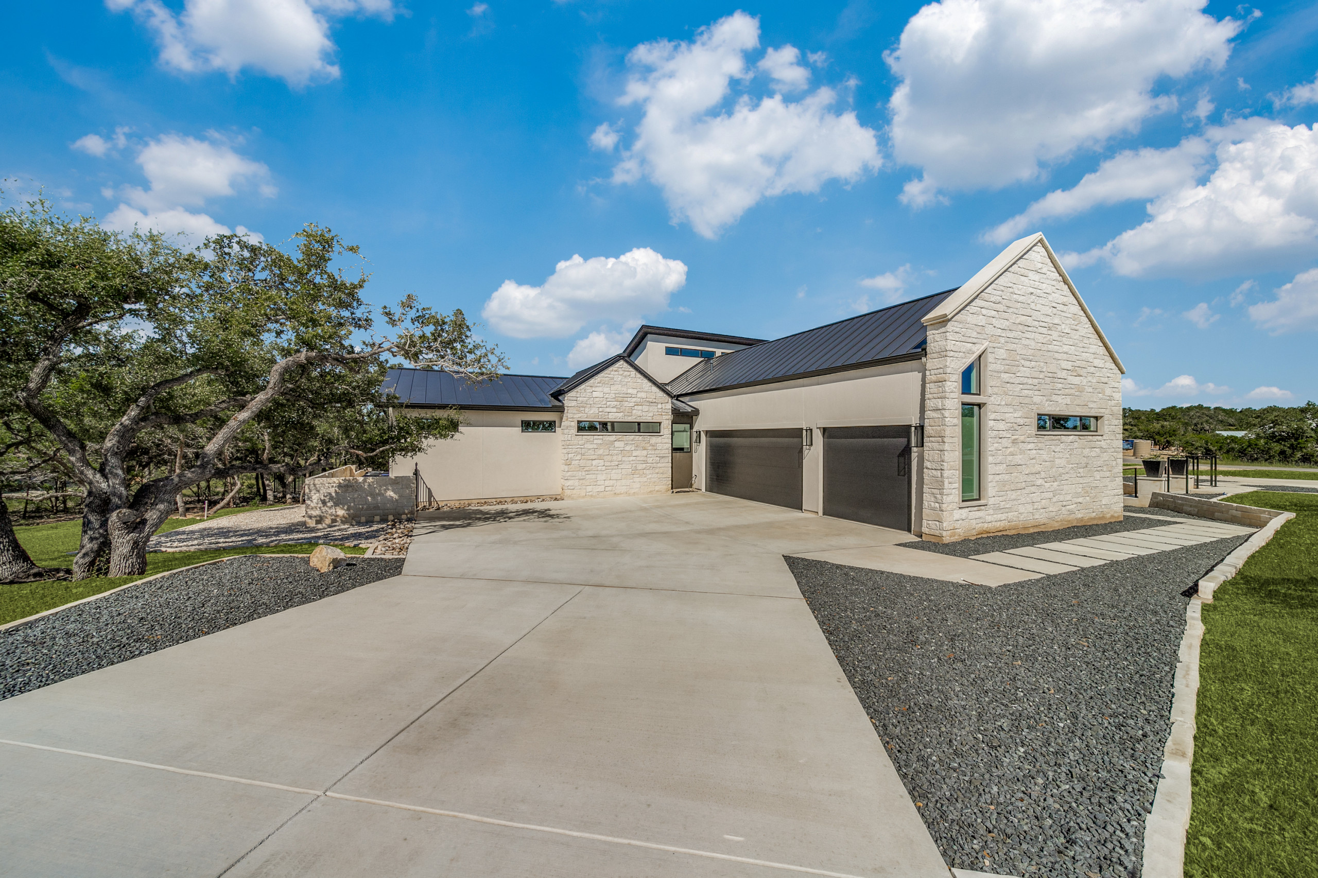 Modern european: 3,830 ft², 4 BR/3 BA/1 ST