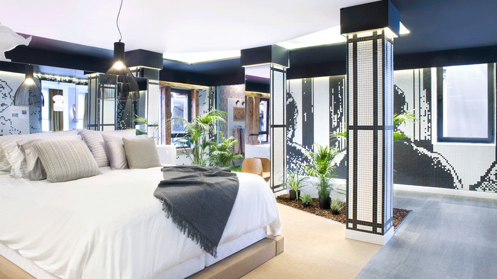 Expansive asian loft-style bedroom in Madrid with black walls.