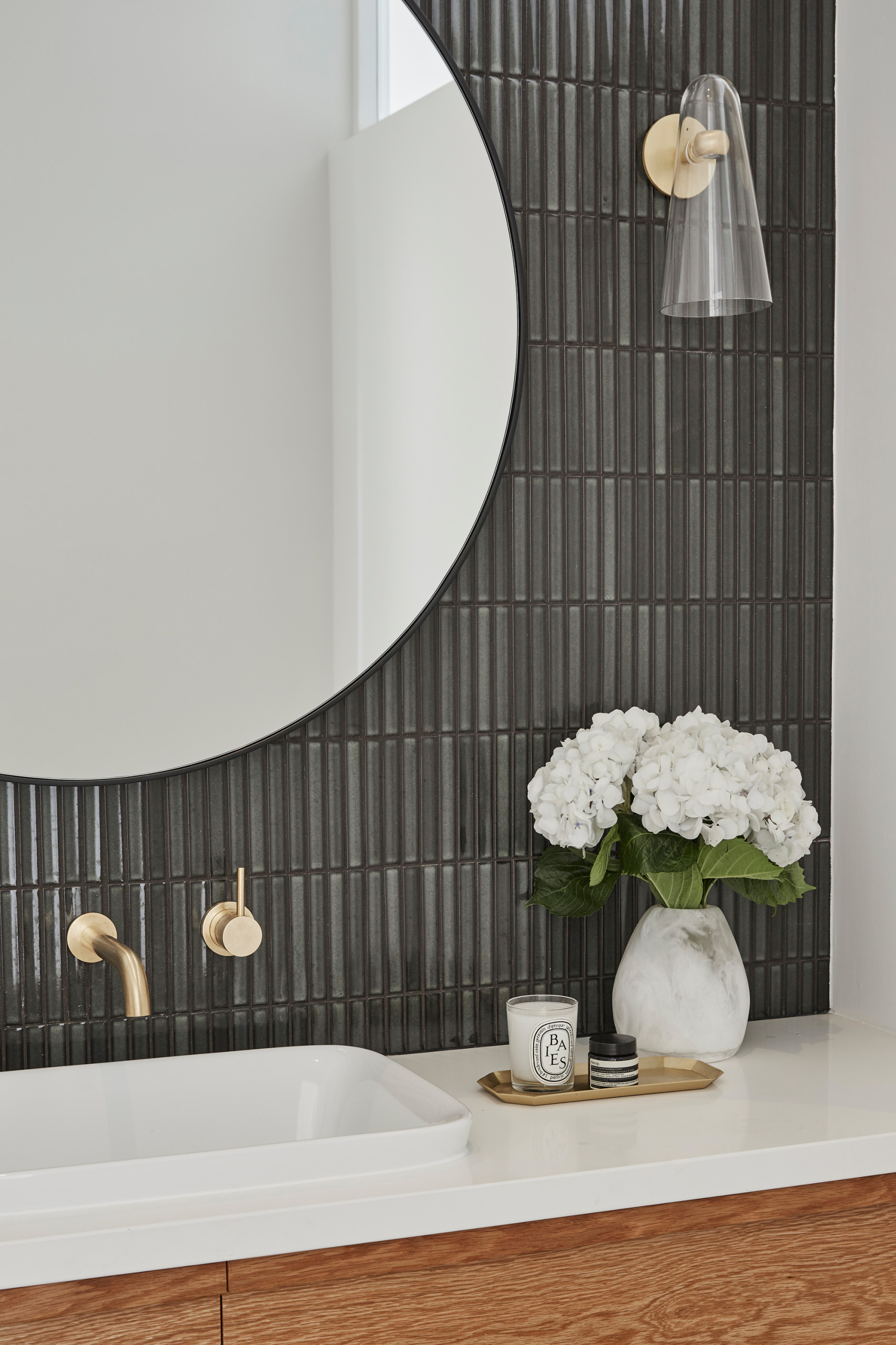 おしゃれな浴室 バスルーム ボーダータイル の画像 75選 22年9月 Houzz ハウズ