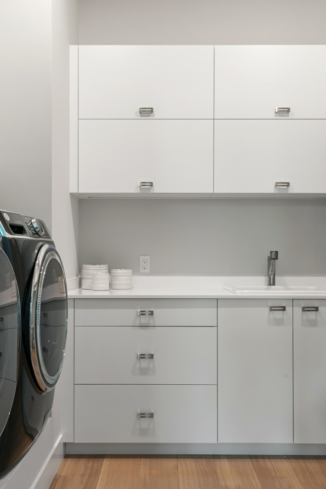 Design ideas for a contemporary laundry room in Tampa.