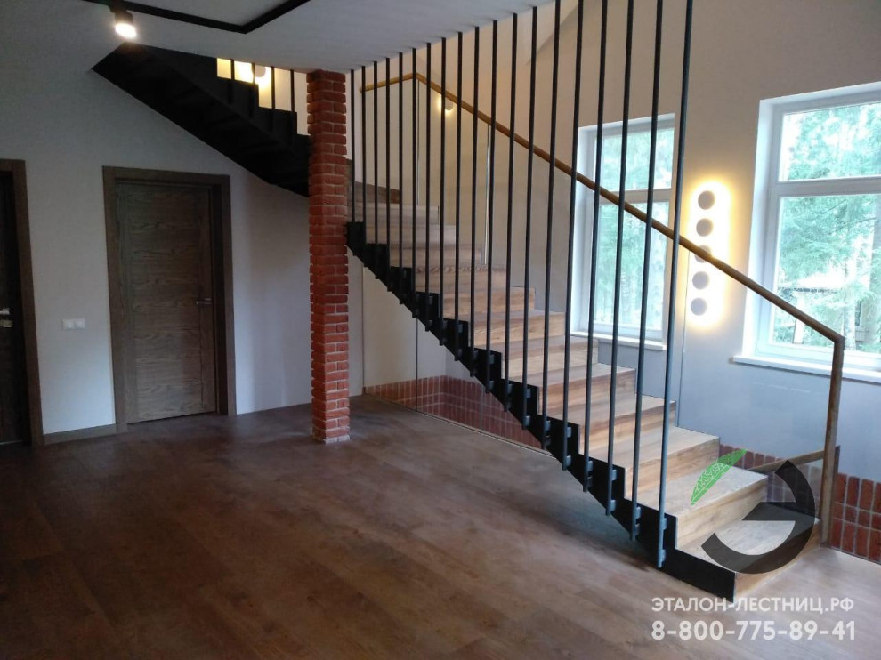 Лестница на металлическом каркасе