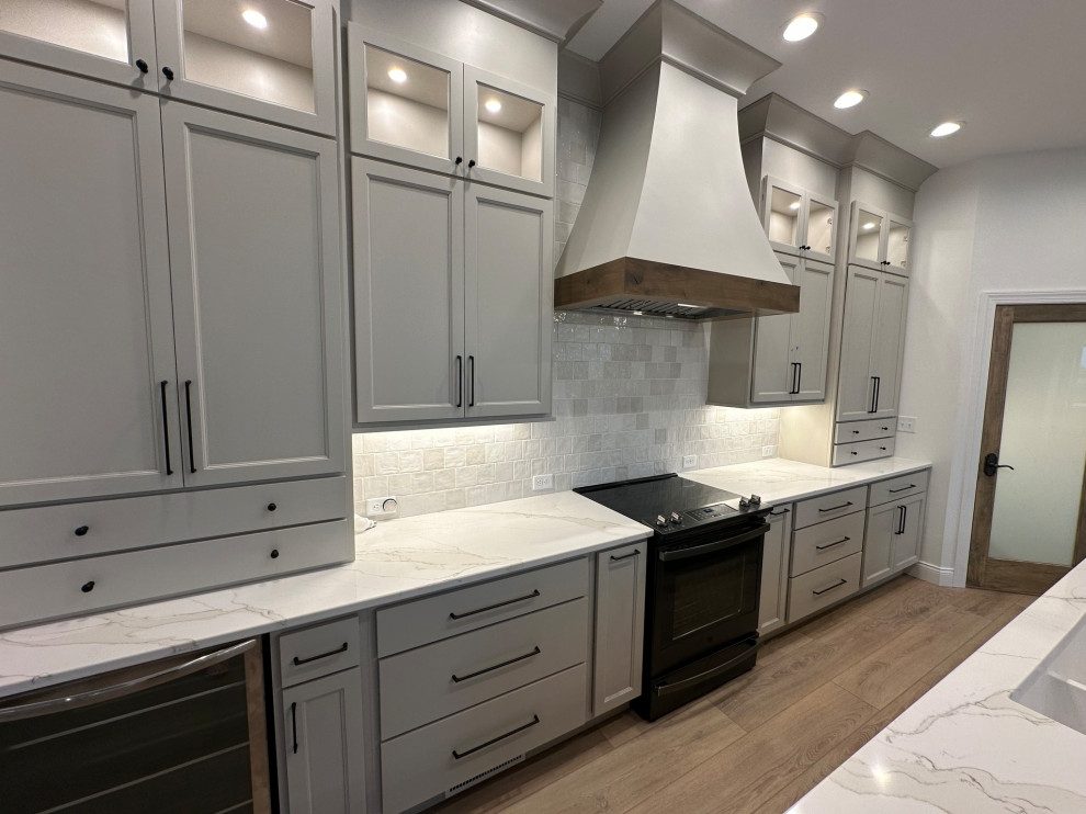 Kitchen and living area 21