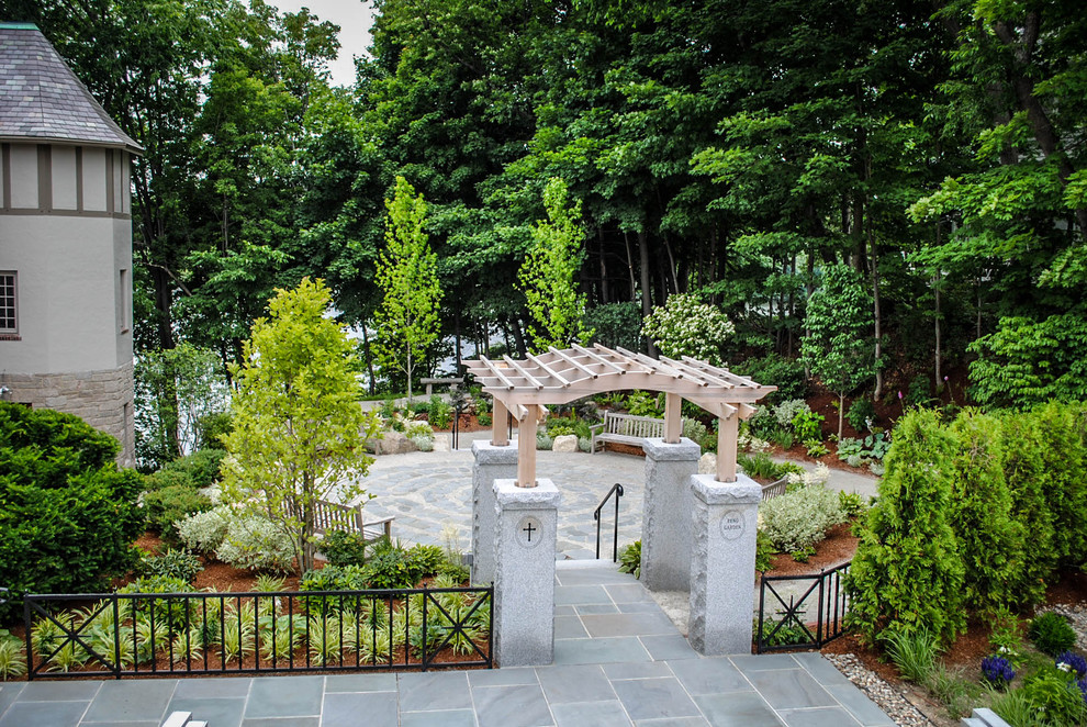 Photo of a contemporary garden in Boston.