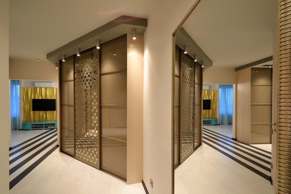 This is an example of a mid-sized contemporary hallway in Yekaterinburg with white walls, laminate floors and white floor.
