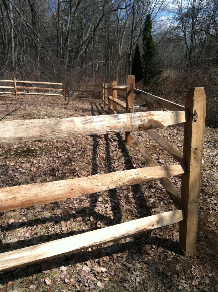 Home design - rustic home design idea in Boston