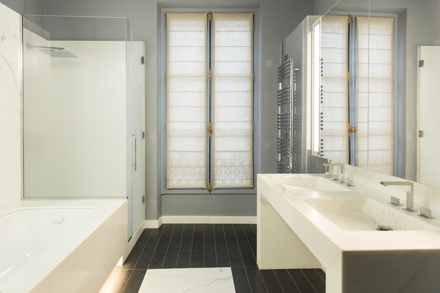 Duplex place de l'Etoile Paris transitional-bathroom