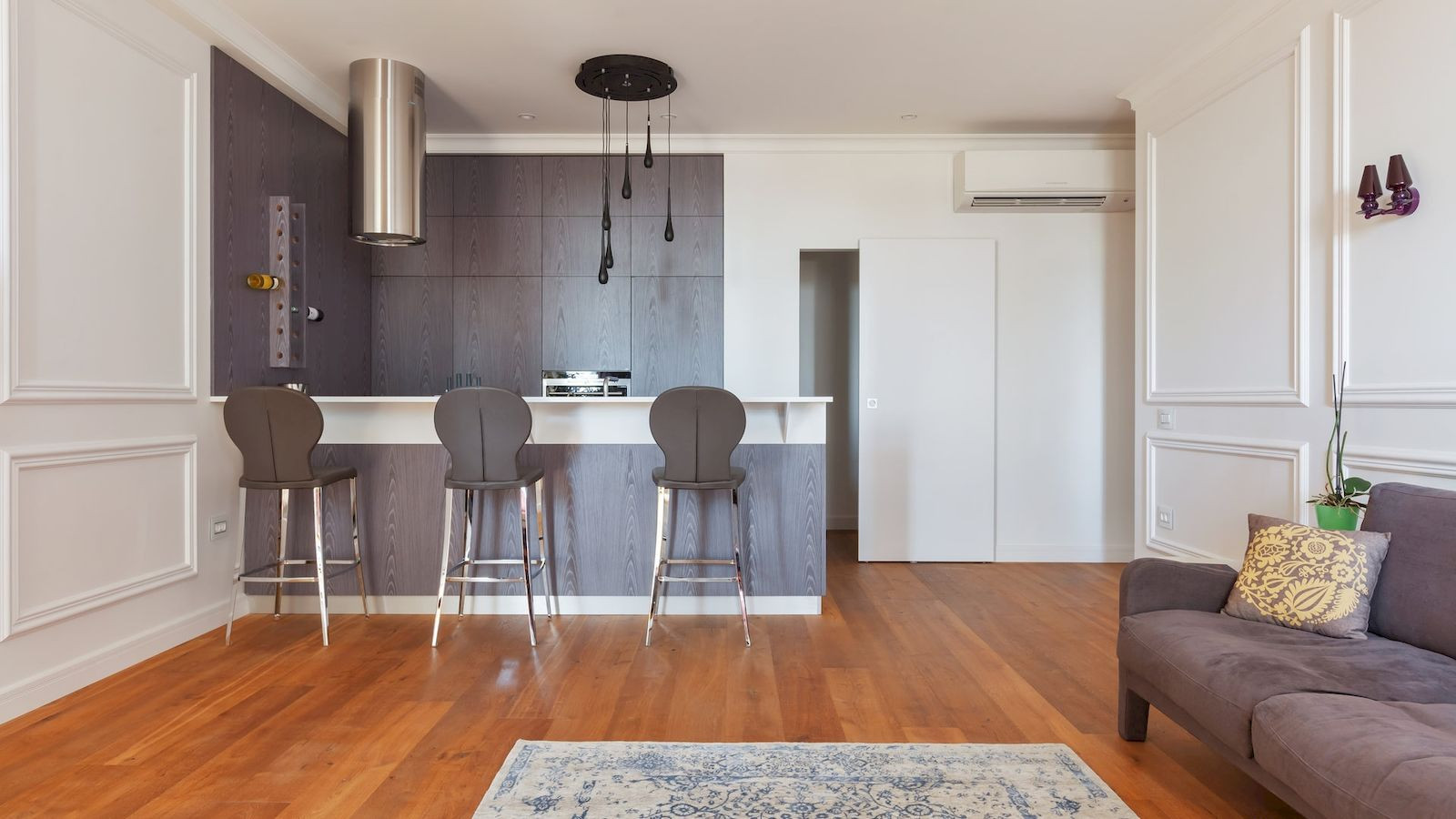 Современная классика в двухкомнатной квартире