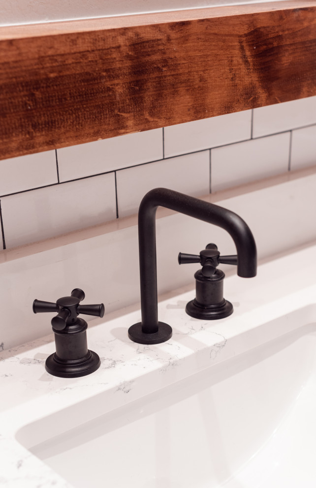 English Chestnut | Master Bathroom