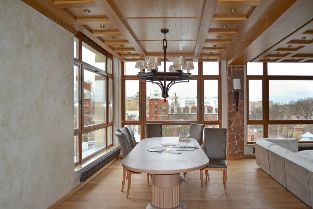 Двухуровневая квартира с кессонными потолками и винтовой лестницей