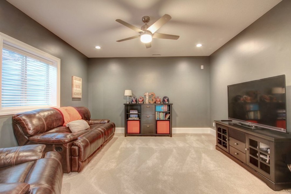Example of a transitional home design design in Chicago