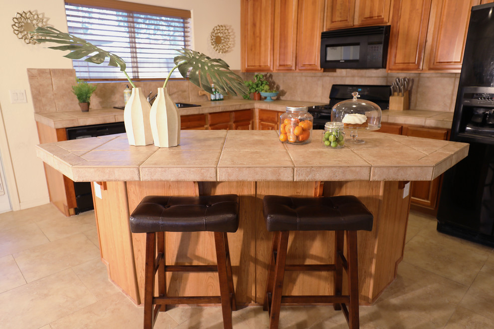 Inspiration for a transitional home design remodel in Phoenix