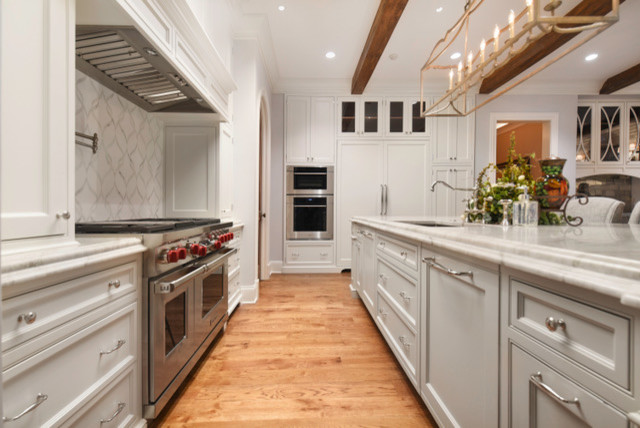 Transitional kitchen photo in Chicago
