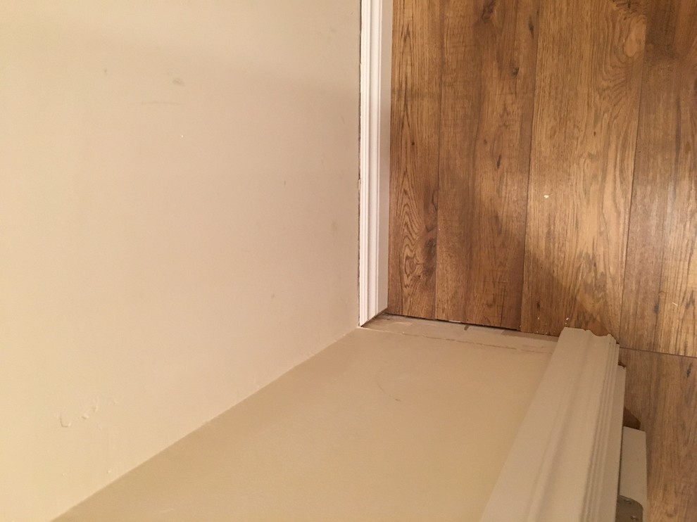 Example of a minimalist home design design in Edmonton