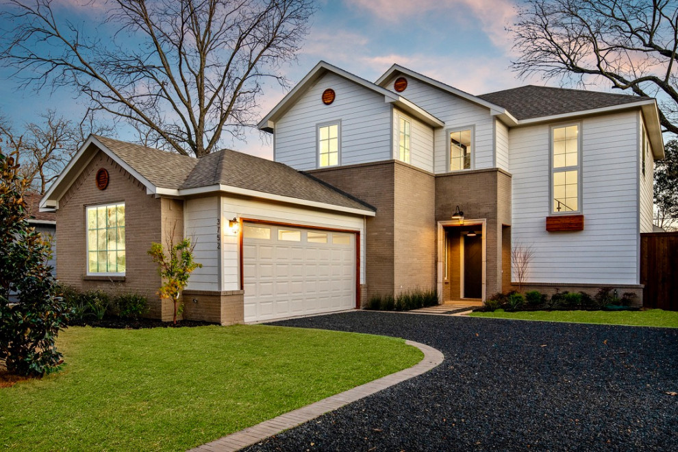 Transitional home design photo in Dallas