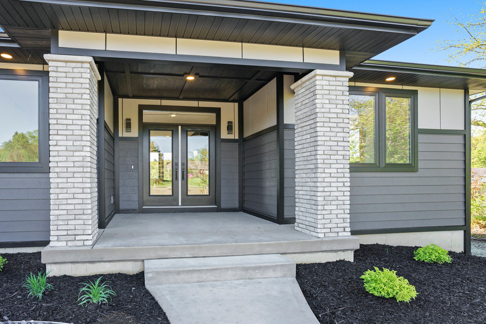 Entryway - entryway idea in Grand Rapids