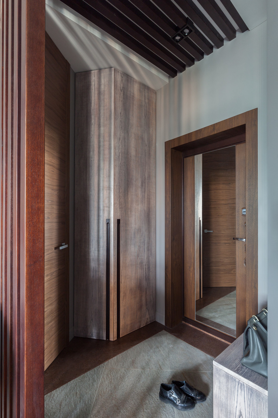 Прихожая, вид на шкаф