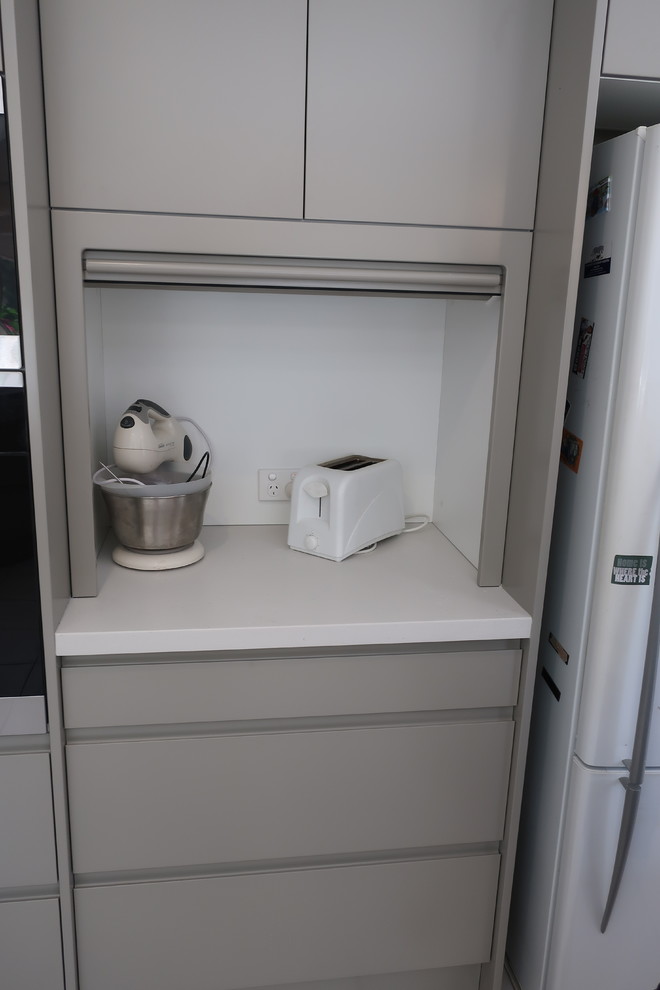 A NEW Kitchen that suits a stylish home