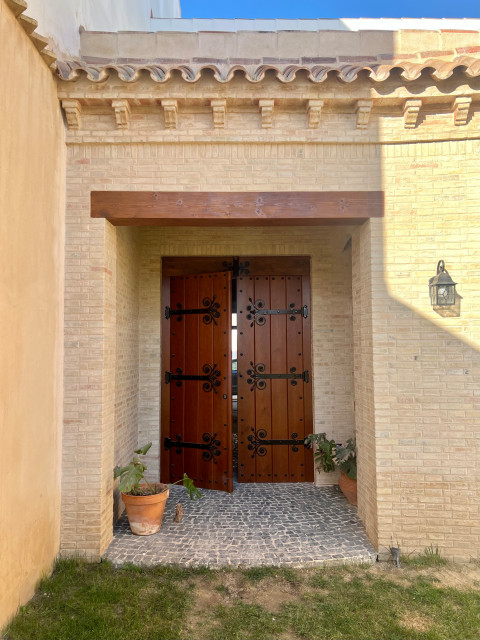 Arpeconst Umbrete country-entrance