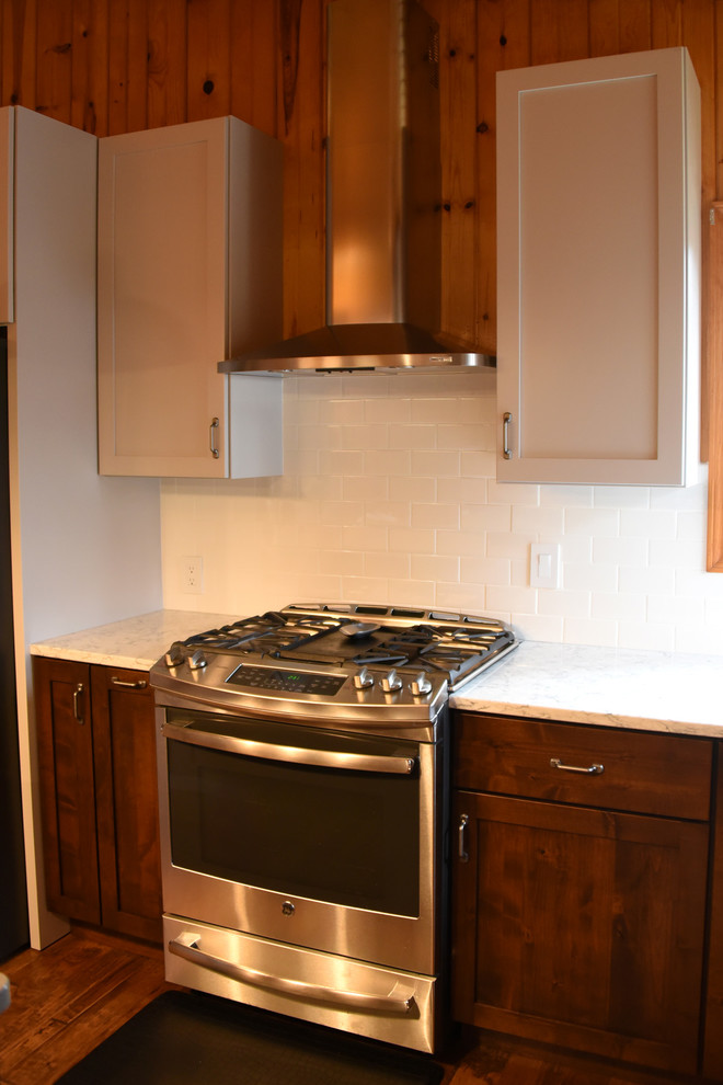Transitional kitchen photo in Chicago