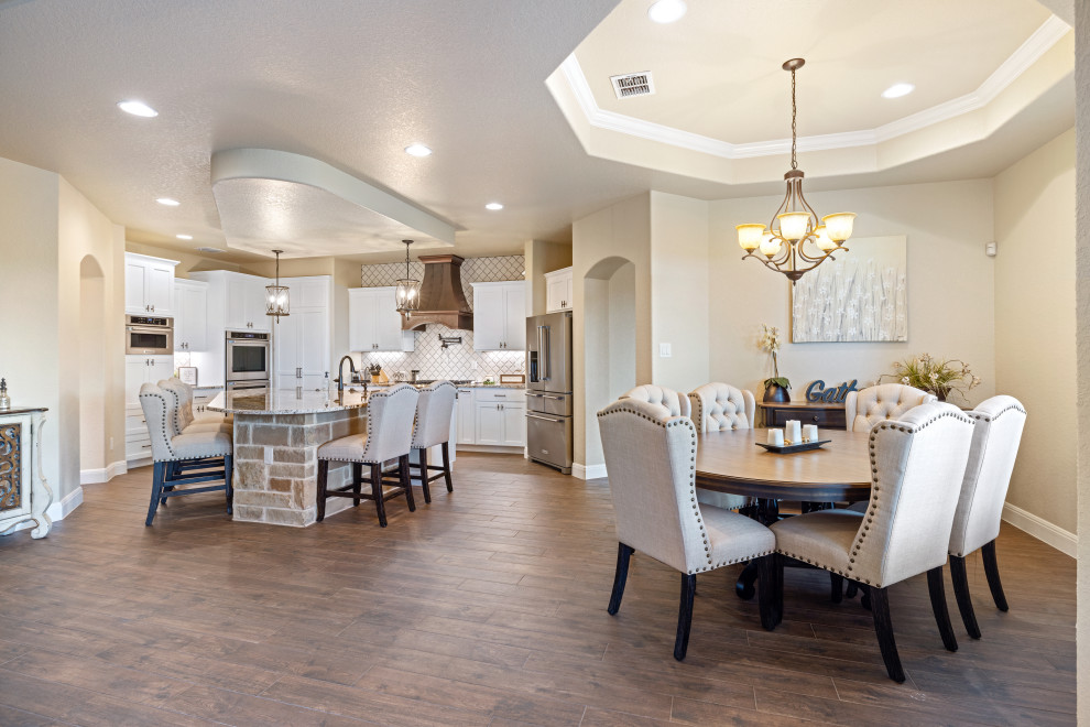 Kitchen - kitchen idea in Austin