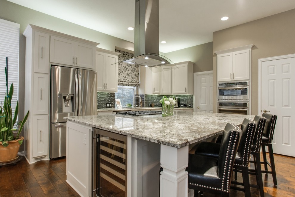 Example of a transitional kitchen design in Dallas