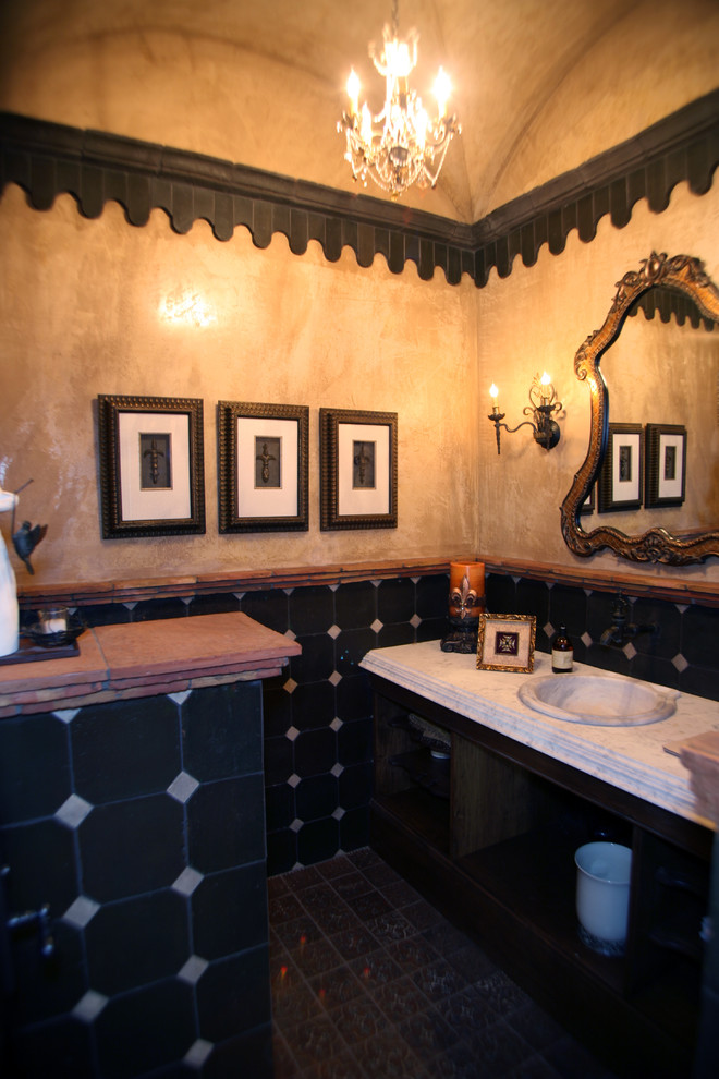 Example of a transitional home design design in Phoenix
