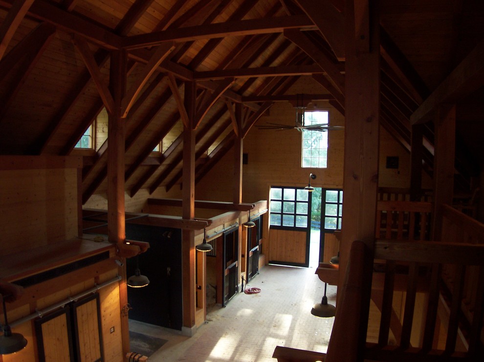 Mid-sized mountain style shed photo
