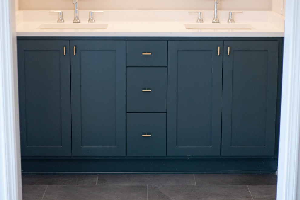 Bathroom - transitional bathroom idea