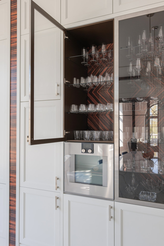 Кухонные пеналы со стеклом