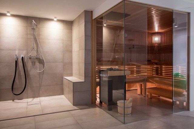 Privates Wohnhaus contemporaneo-stanza-da-bagno