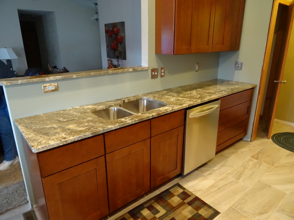 Medium Alder Shaker Cabinetry & Netuno Bordeaux Granite ...