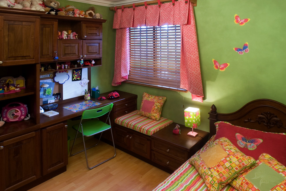 Inspiration for a mid-sized modern kids' room for girls in Other with green walls, light hardwood floors and brown floor.