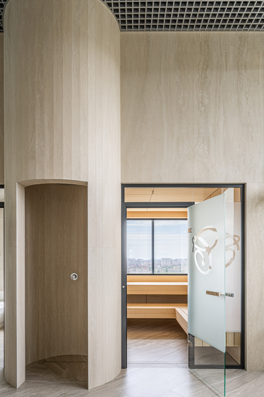 Сауна с большим окном