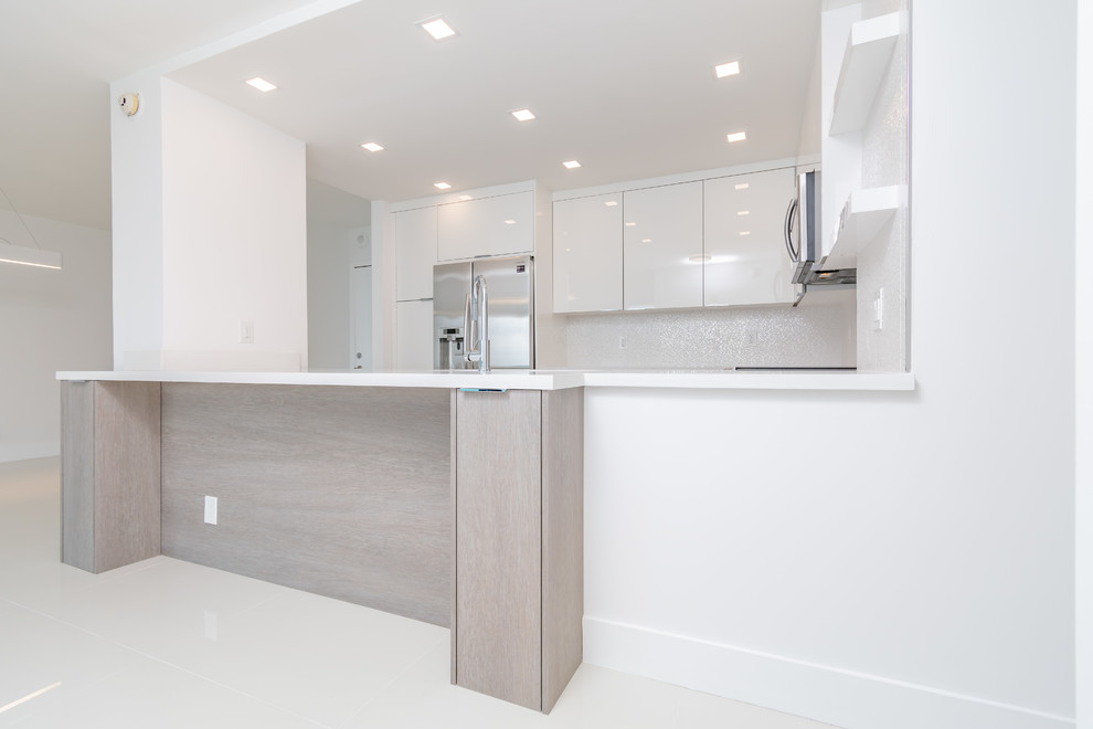 Contemporary Condo / Open your kitchen