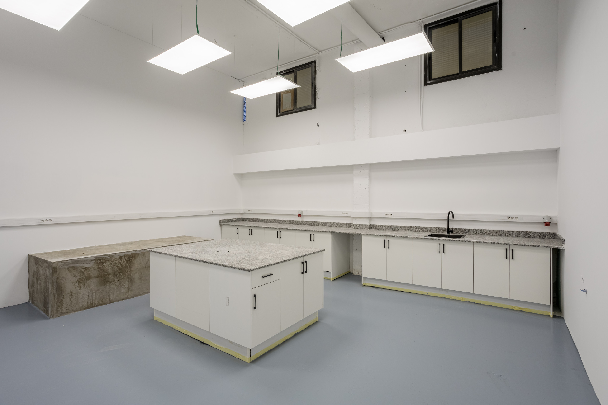 Interiorismo de oficinas y laboratorios