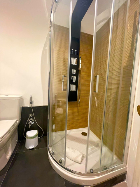 SUITE 38 modern-bathroom