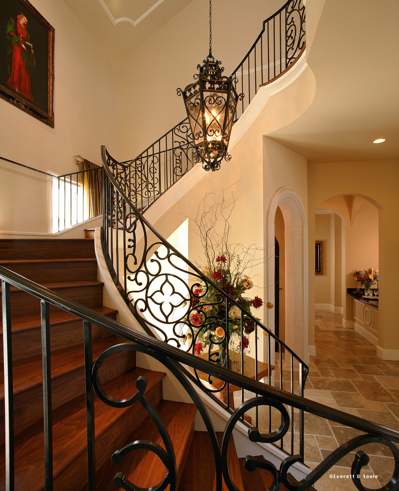 Inspiration for a traditional staircase in Orlando.