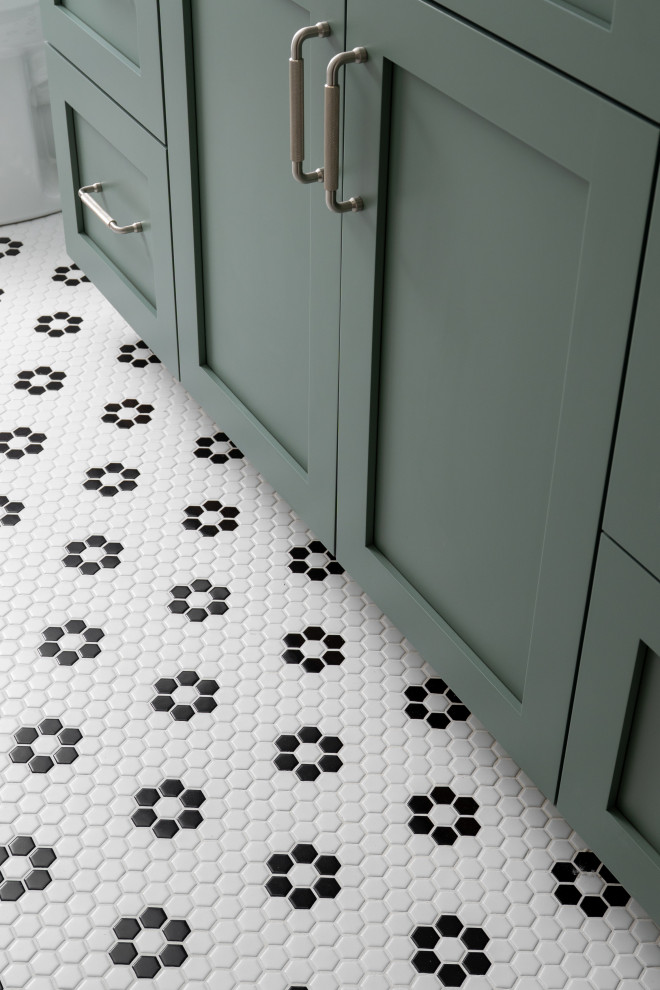 Inspiration for a transitional home design remodel in Chicago