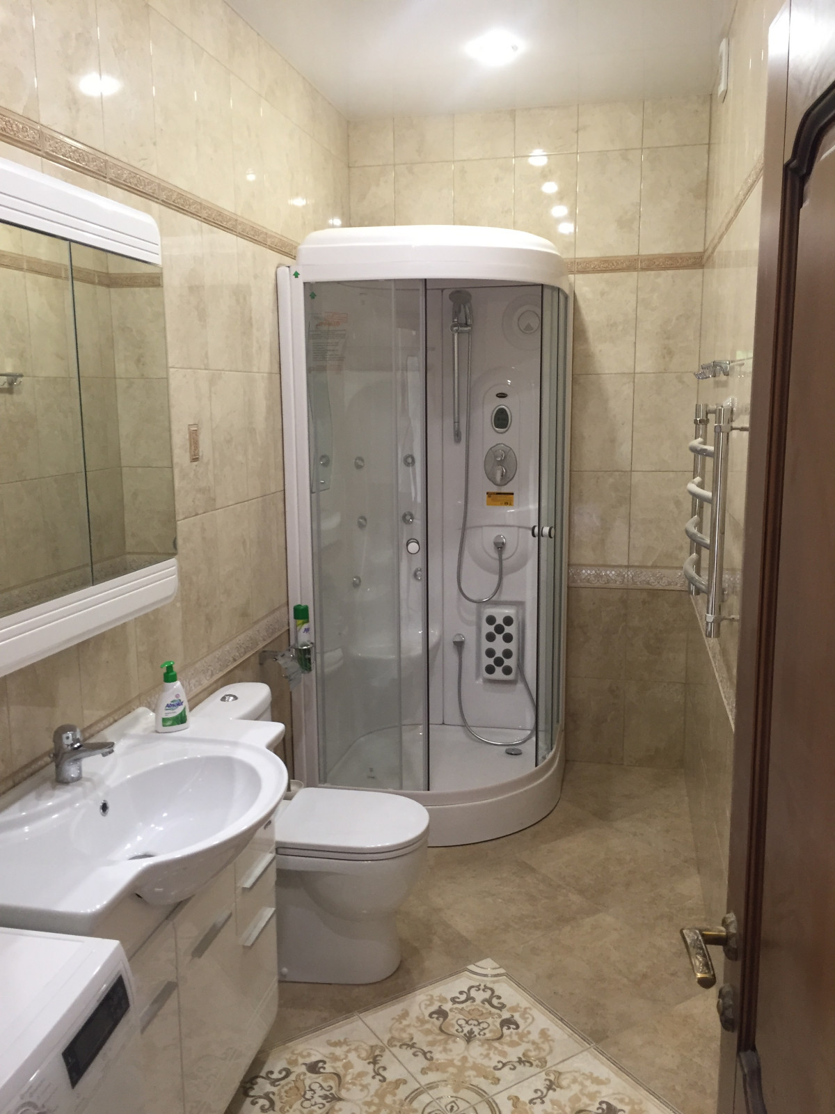 Жилой дом общей площадью более 700 кв. м.